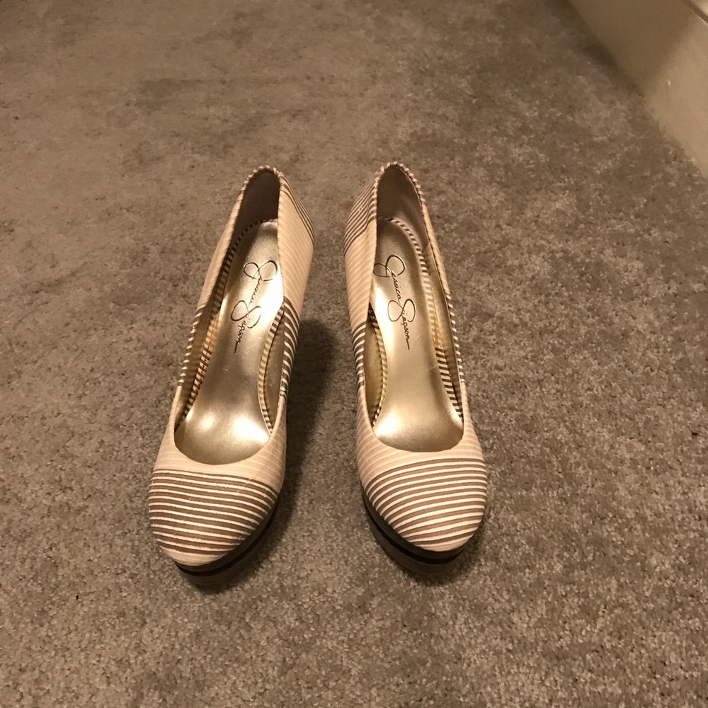 Jessica Simpson platform pumps size 8.5